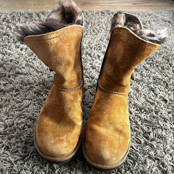 UGG Shoes - UGG Brown Suede Winter Boots Sz 6